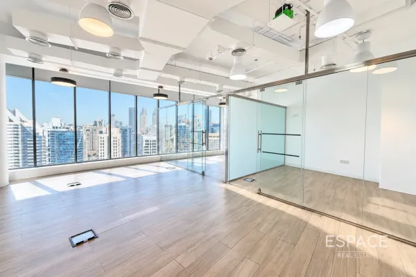 I Rise Tower, Barsha Heights, Dubai - Espace