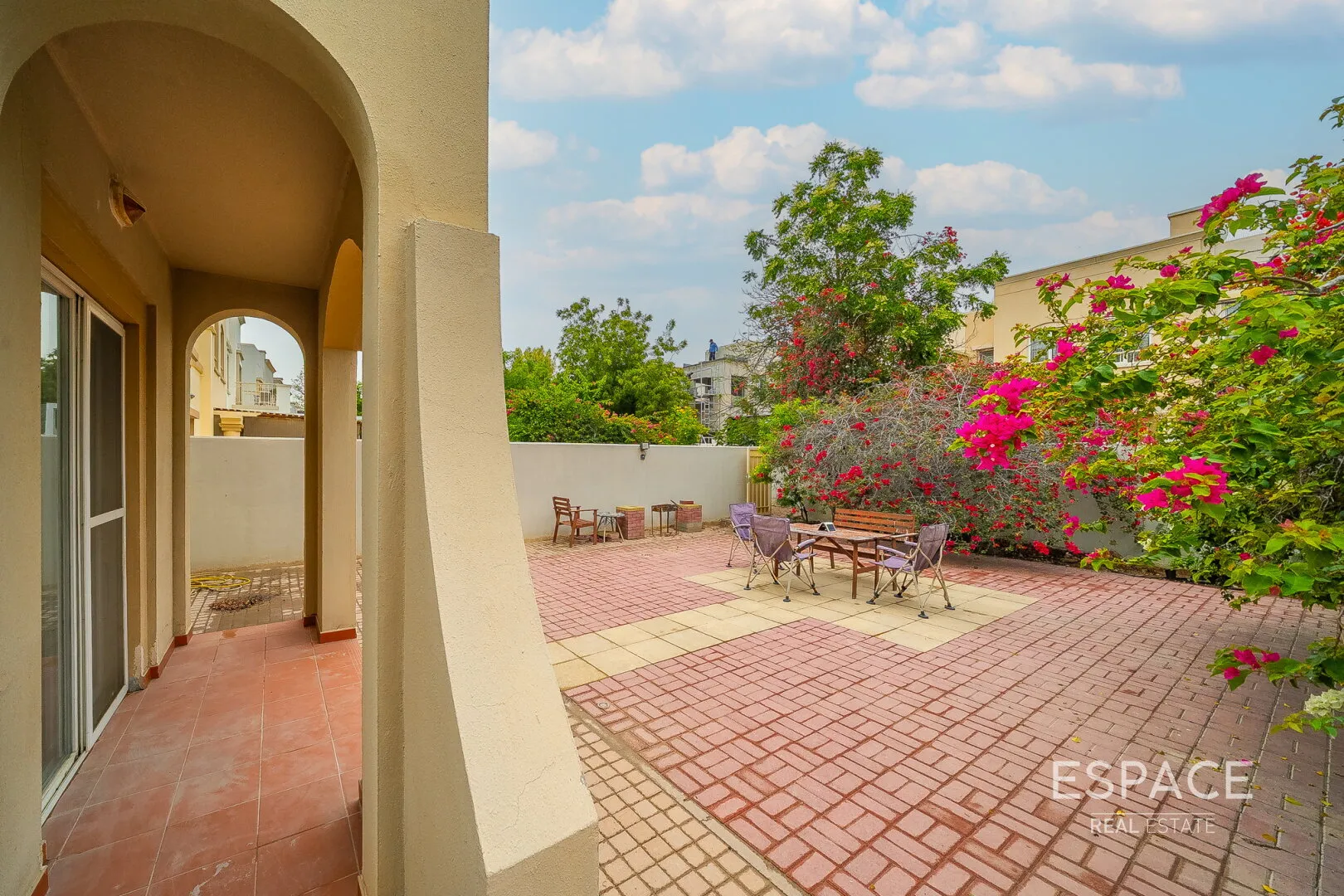 PropertiesGalleryCamera