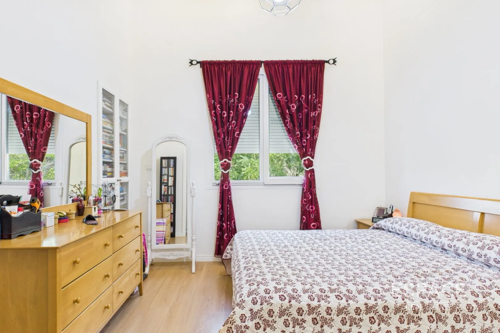 PropertiesGalleryCamera