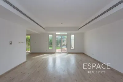 Springs 3, Springs, Dubai - Espace