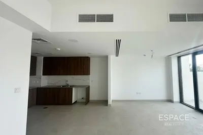 Shams Townhouses, NSHAMA Town Square, Dubai - Espace