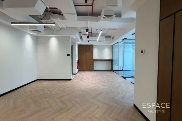 Jumeirah Business Centre 5, Jumeirah Lake Towers, Dubai - Espace