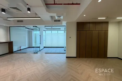 Jumeirah Business Centre 5, Jumeirah Lake Towers, Dubai - Espace