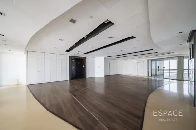 ALMAS TOWER, Jumeirah Lake Towers, Dubai - Espace