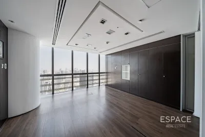 ALMAS TOWER, Jumeirah Lake Towers, Dubai - Espace