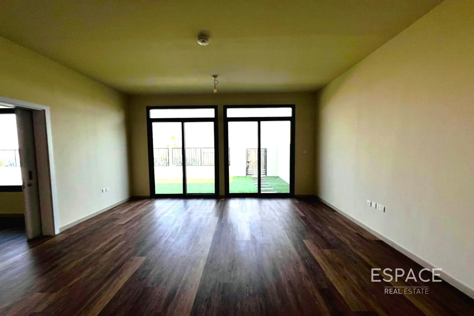 single static gallery