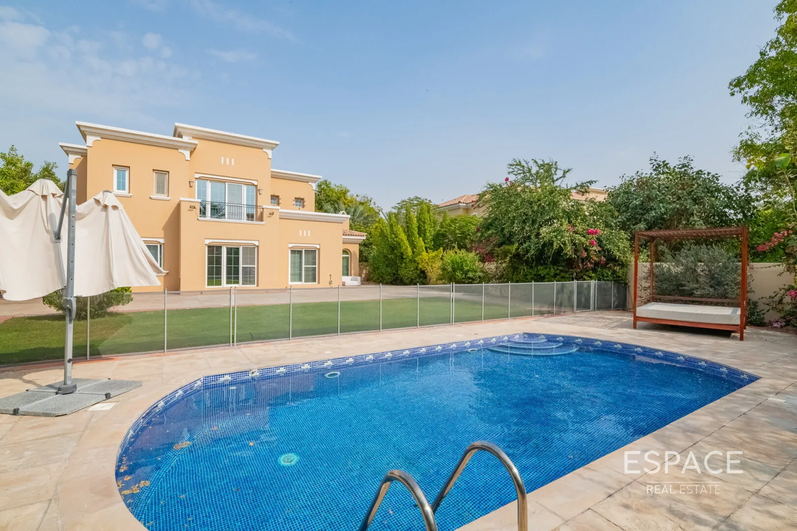 PropertiesGalleryCamera