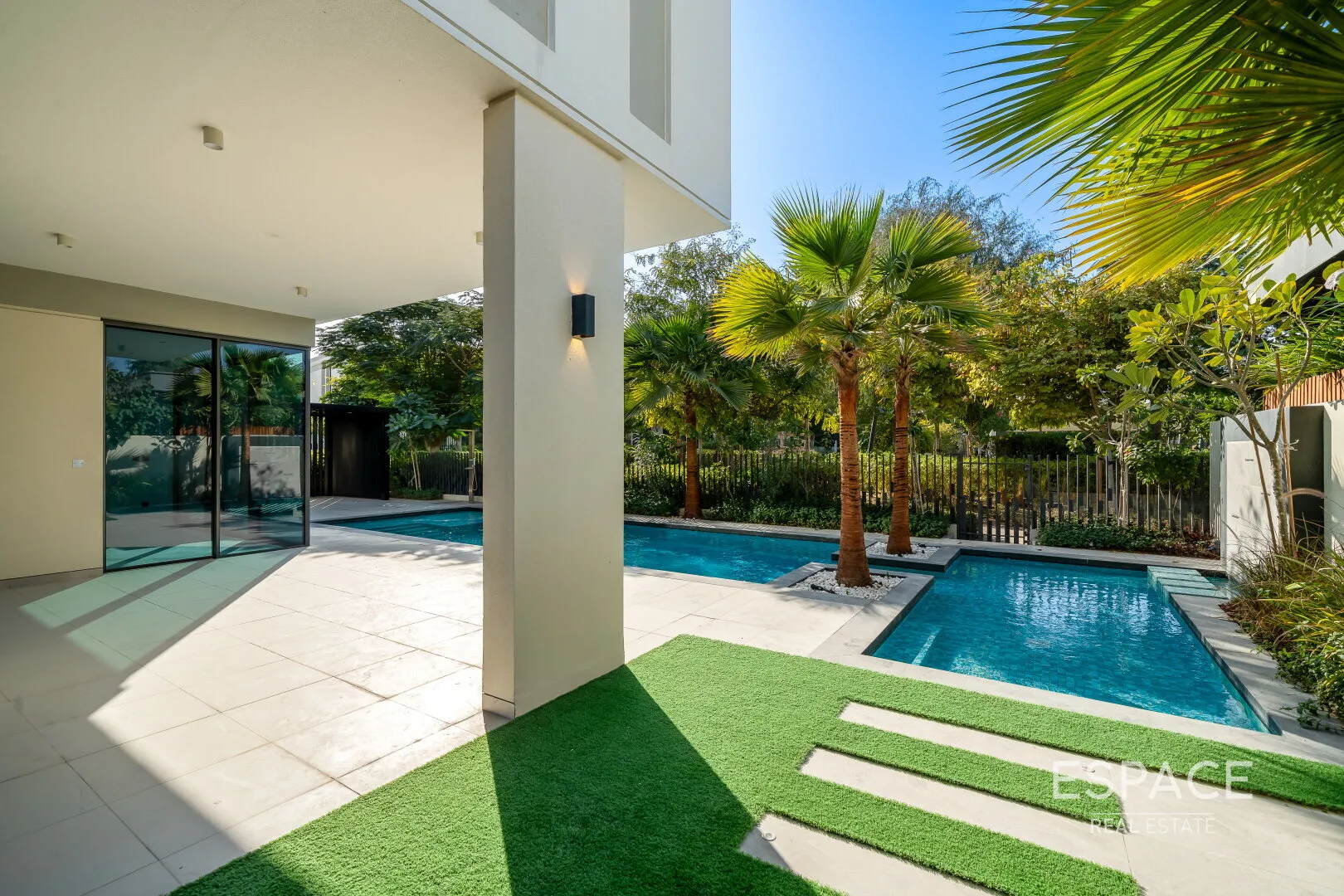 single static gallery