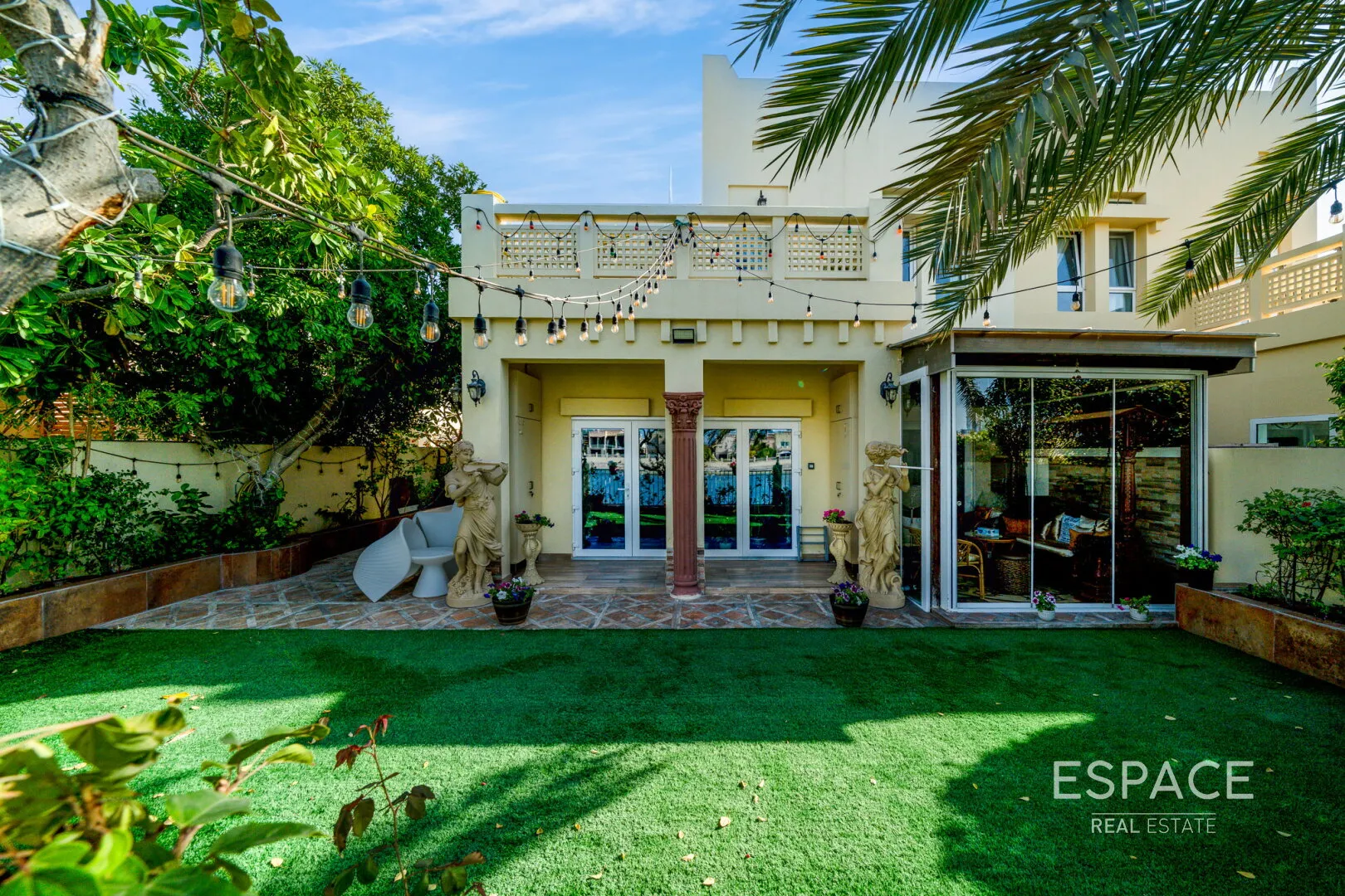 single static gallery