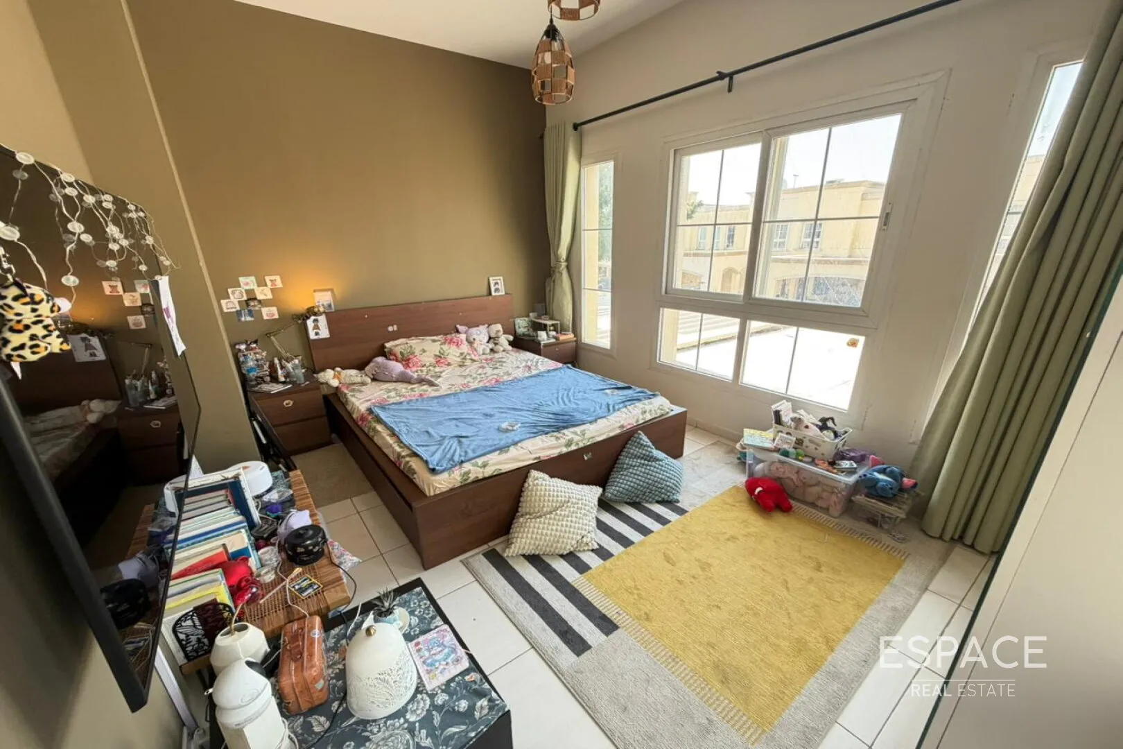 single static gallery