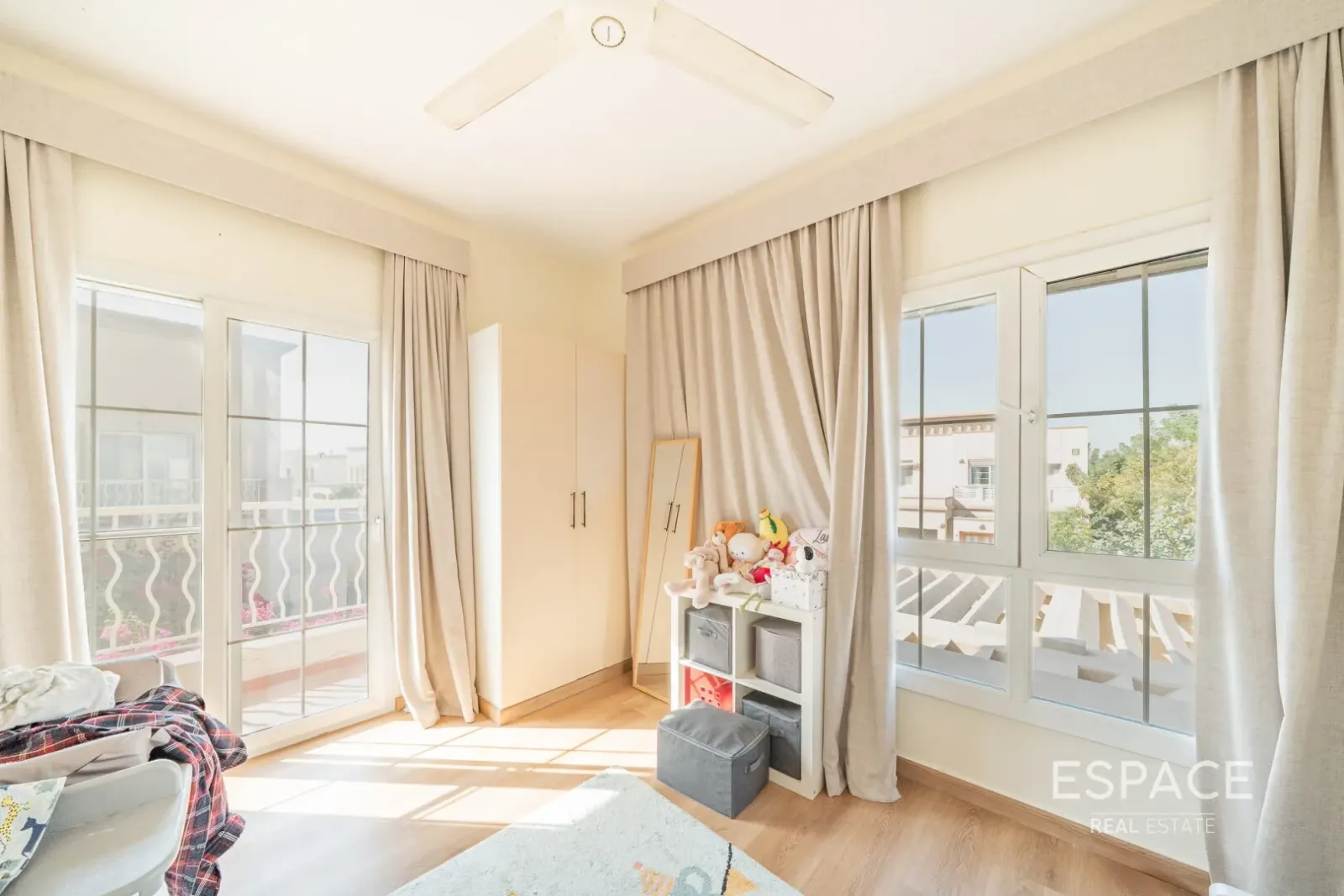 PropertiesGalleryCamera