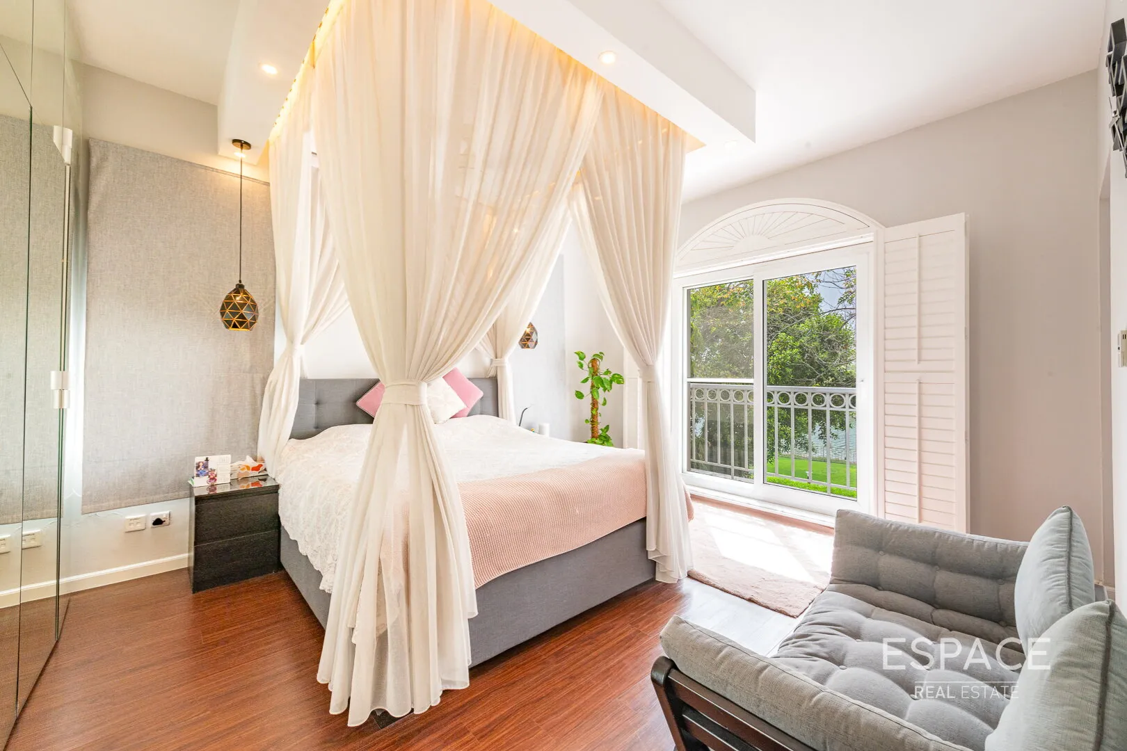 PropertiesGalleryCamera