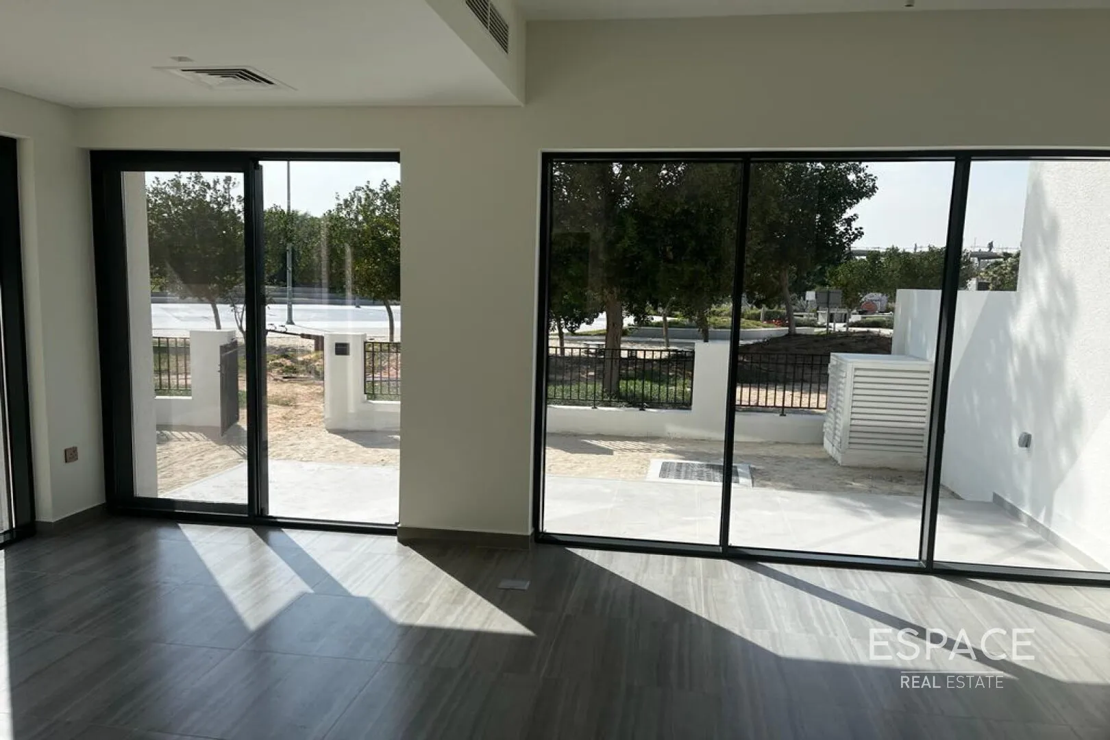 single static gallery