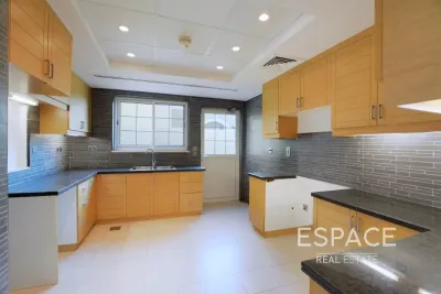 Legacy, Jumeirah Park, Dubai - Espace