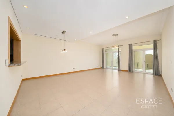Shoreline - Habool, Palm Jumeirah, Dubai - Espace