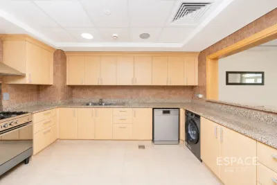 Shoreline - Habool, Palm Jumeirah, Dubai - Espace