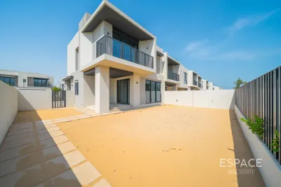 Jebel Ali Village Villas, Jebel Ali, Dubai - Espace
