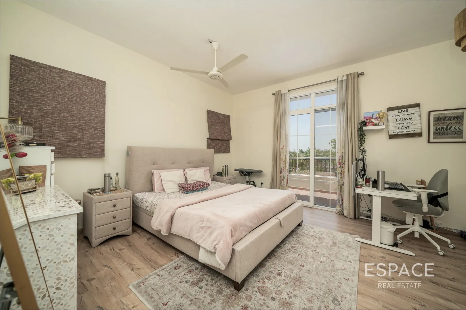 PropertiesGalleryCamera