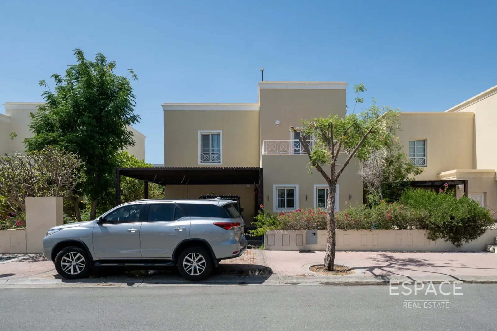PropertiesGalleryCamera