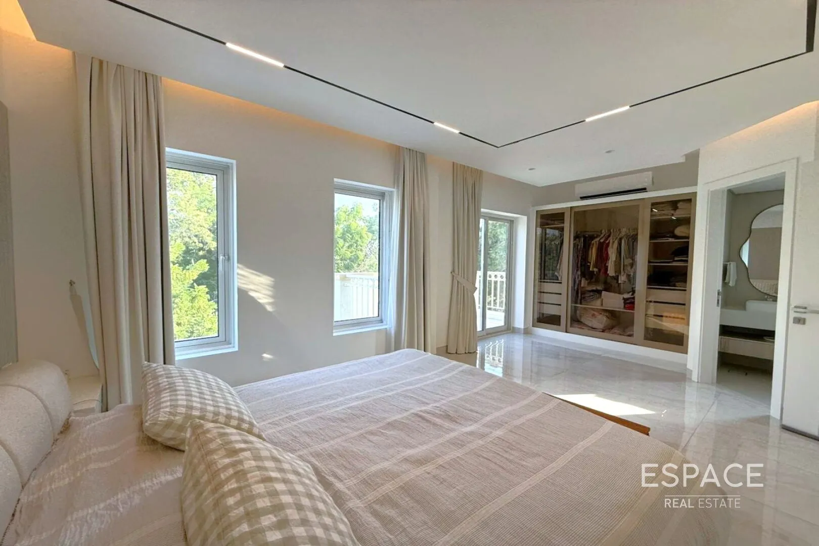 PropertiesGalleryCamera