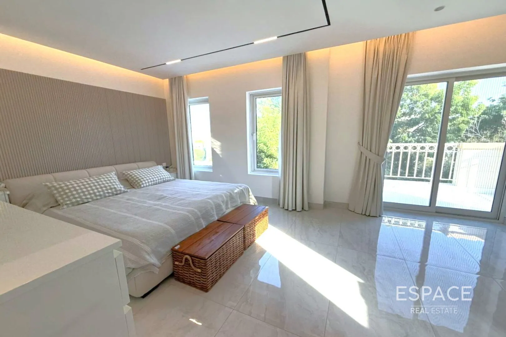 PropertiesGalleryCamera