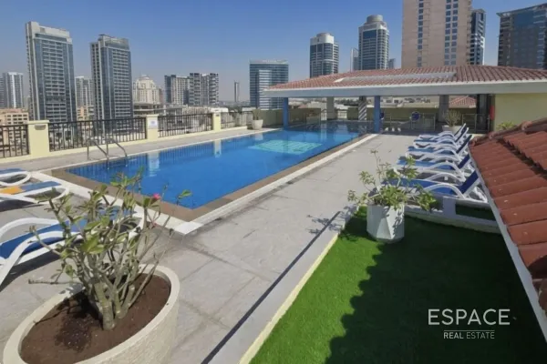 Pantheon Boulevard, Jumeirah Village Circle, Dubai - Espace