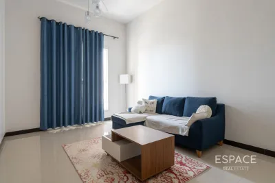 Pantheon Boulevard, Jumeirah Village Circle, Dubai - Espace