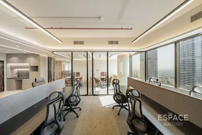 Gold Tower, Jumeirah Lake Towers, Dubai - Espace