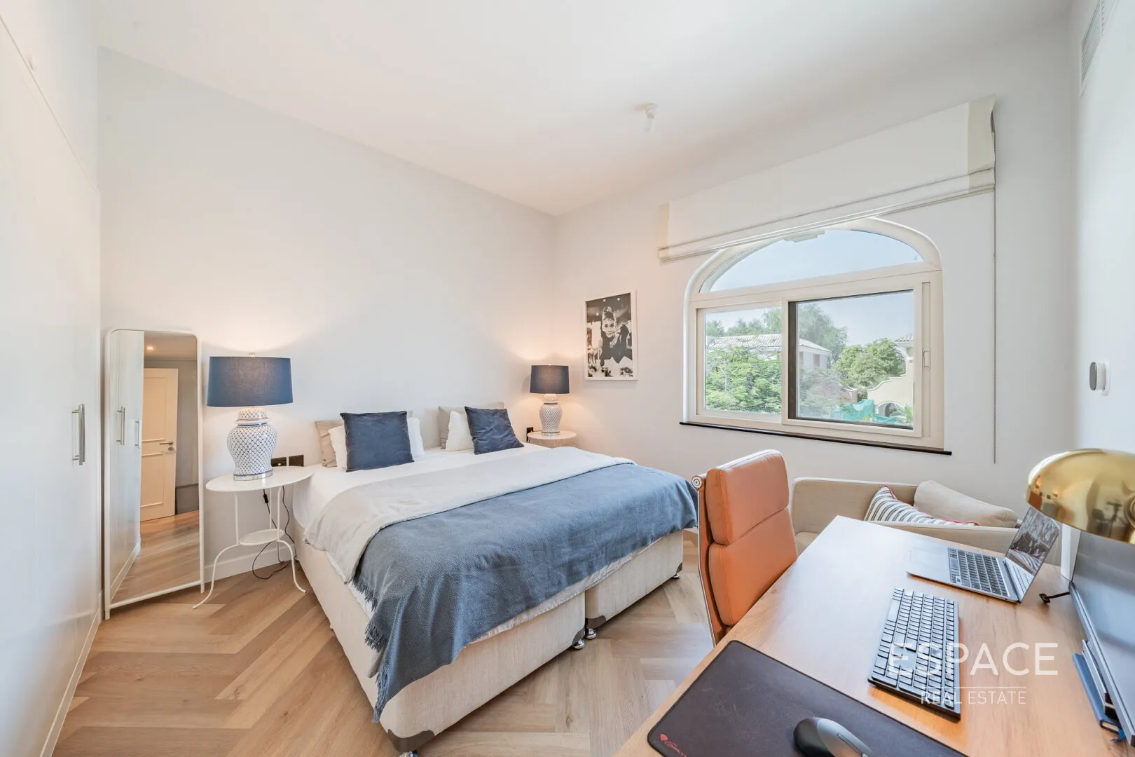 PropertiesGalleryCamera