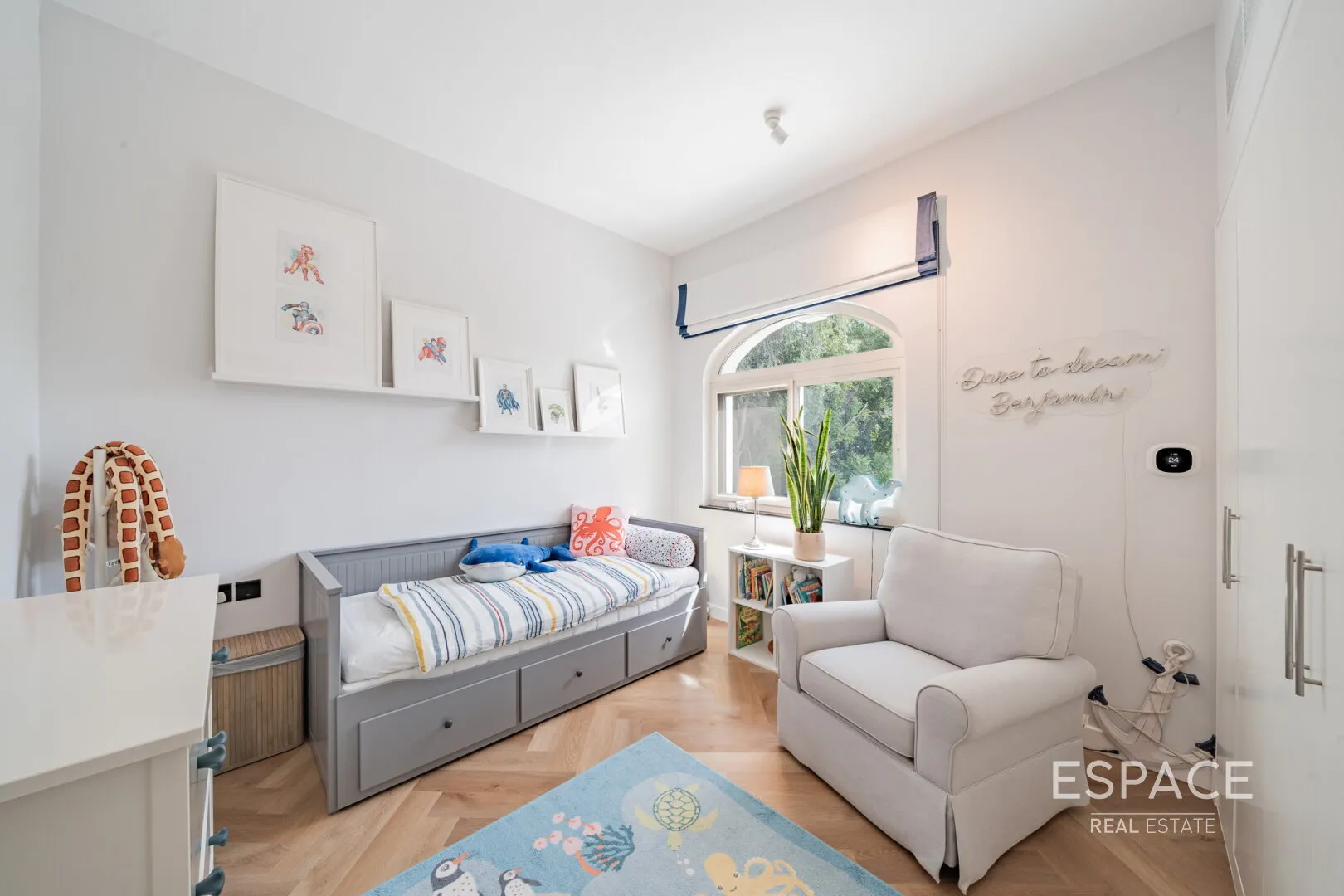PropertiesGalleryCamera
