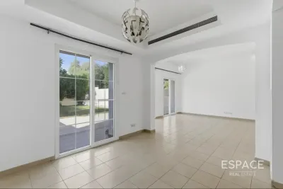 Alma 1, Arabian Ranches, Dubai - Espace