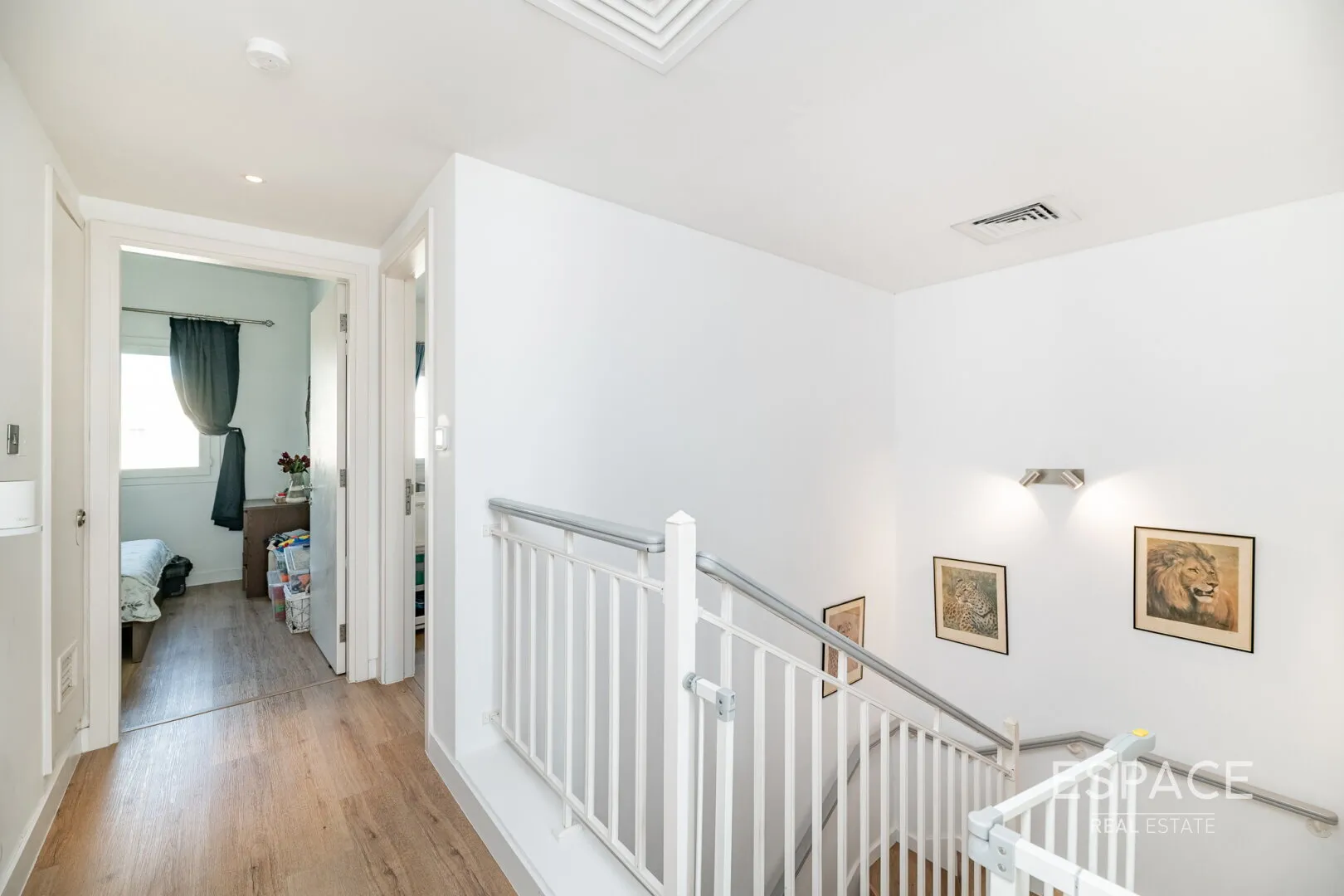 single static gallery