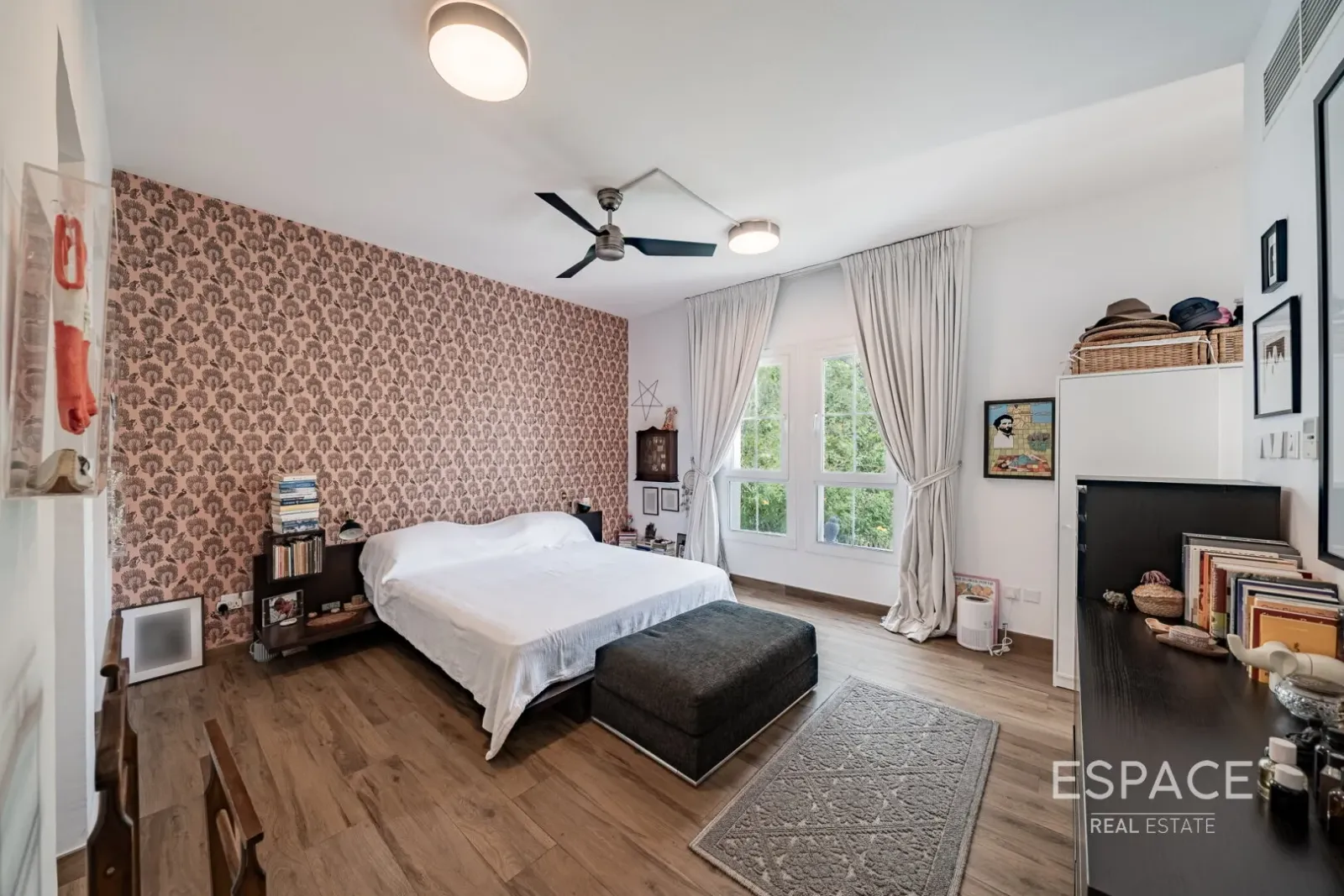 PropertiesGalleryCamera