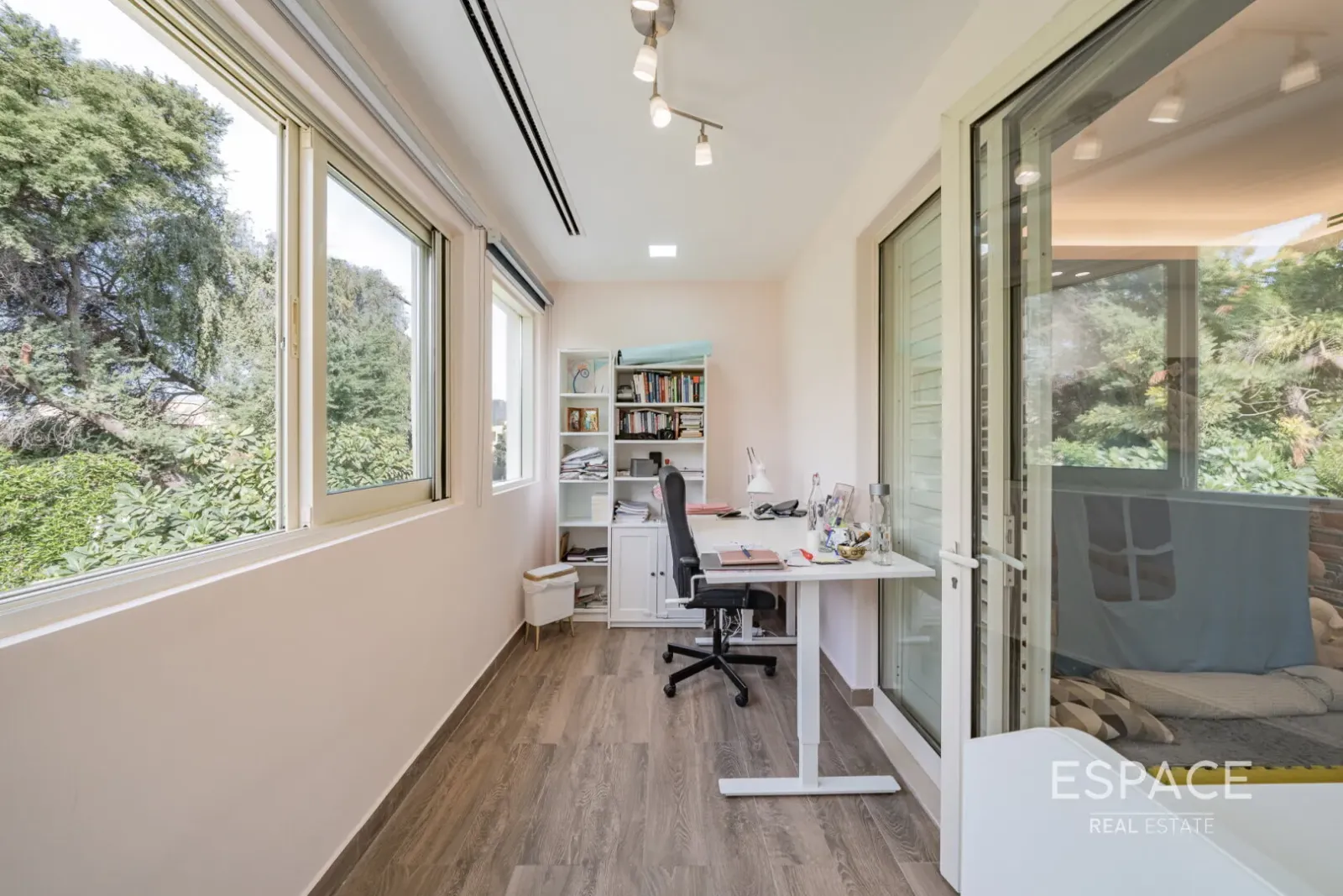 PropertiesGalleryCamera