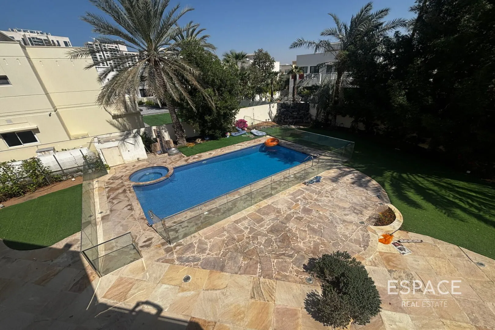 PropertiesGalleryCamera