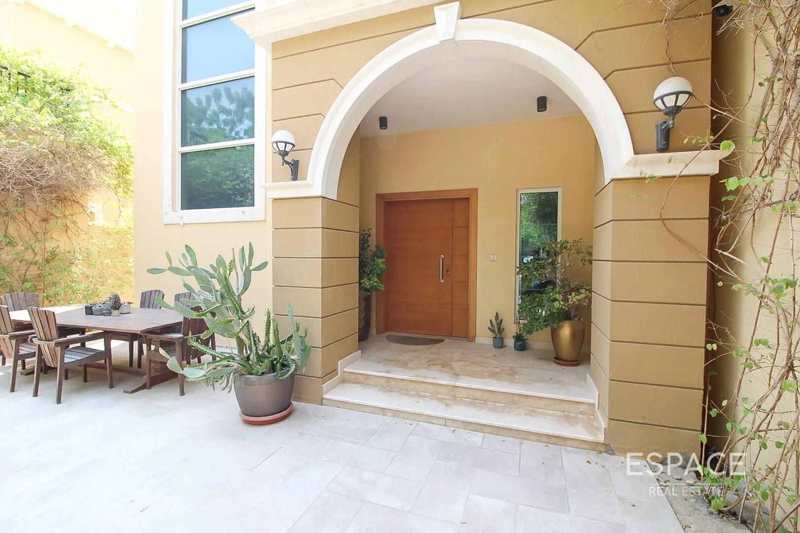 single static gallery