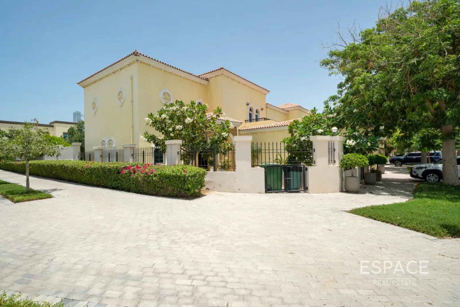 PropertiesGalleryCamera