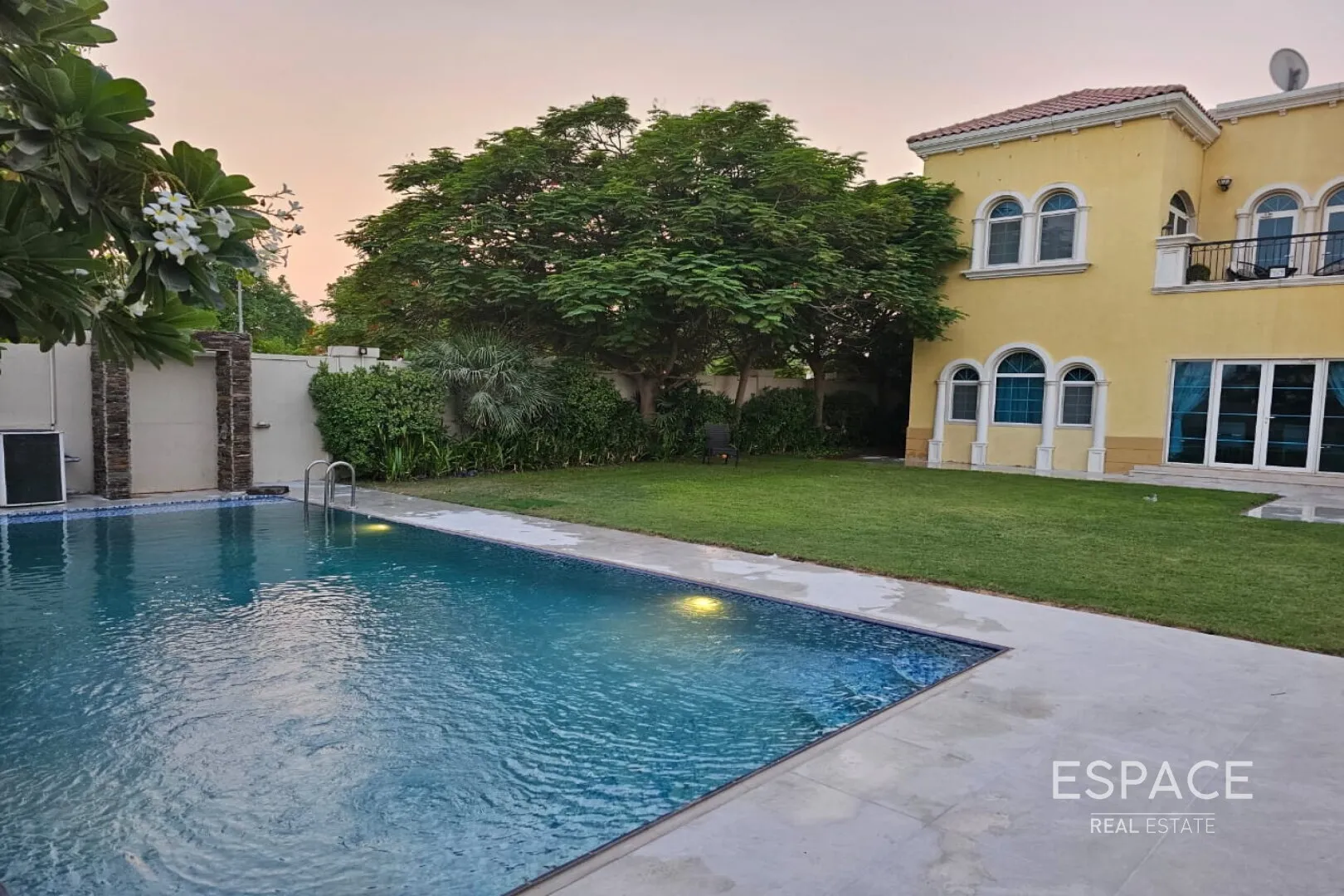 PropertiesGalleryCamera