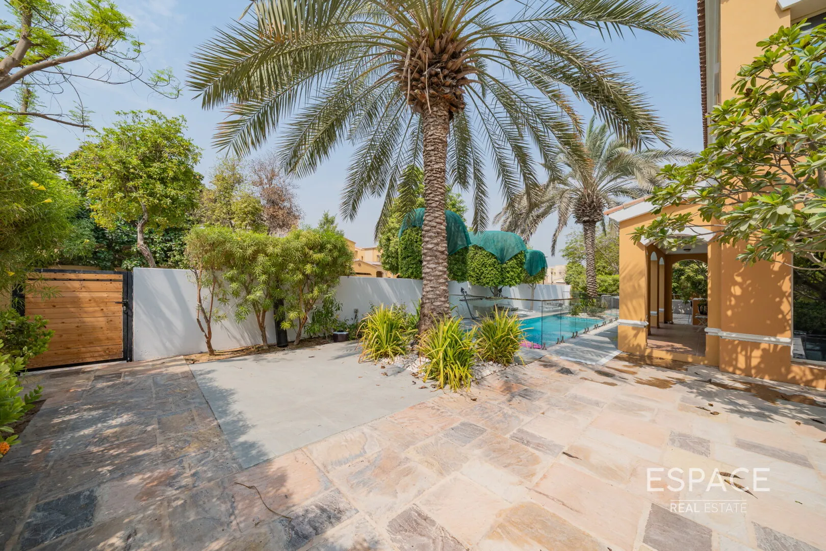 PropertiesGalleryCamera