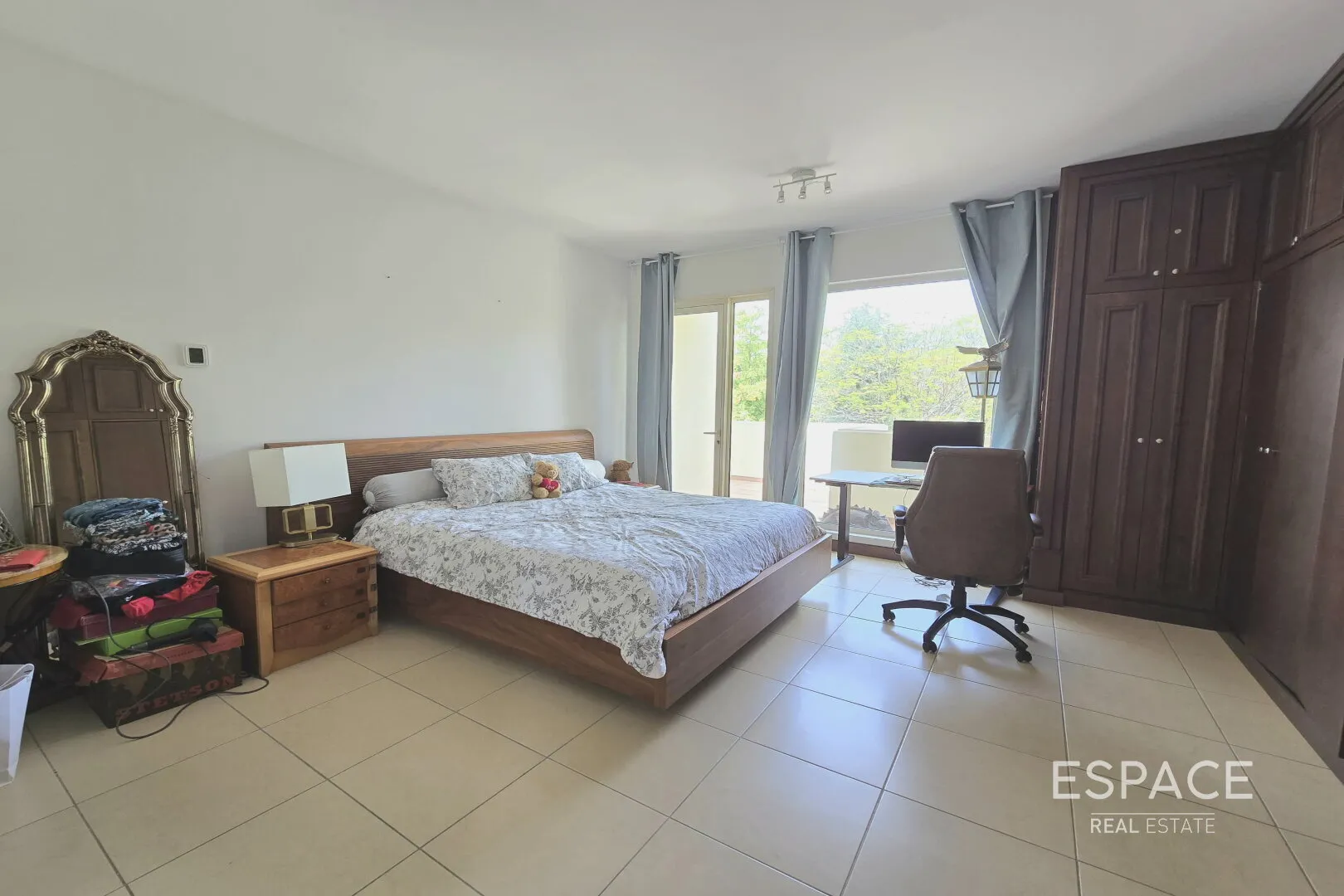 PropertiesGalleryCamera