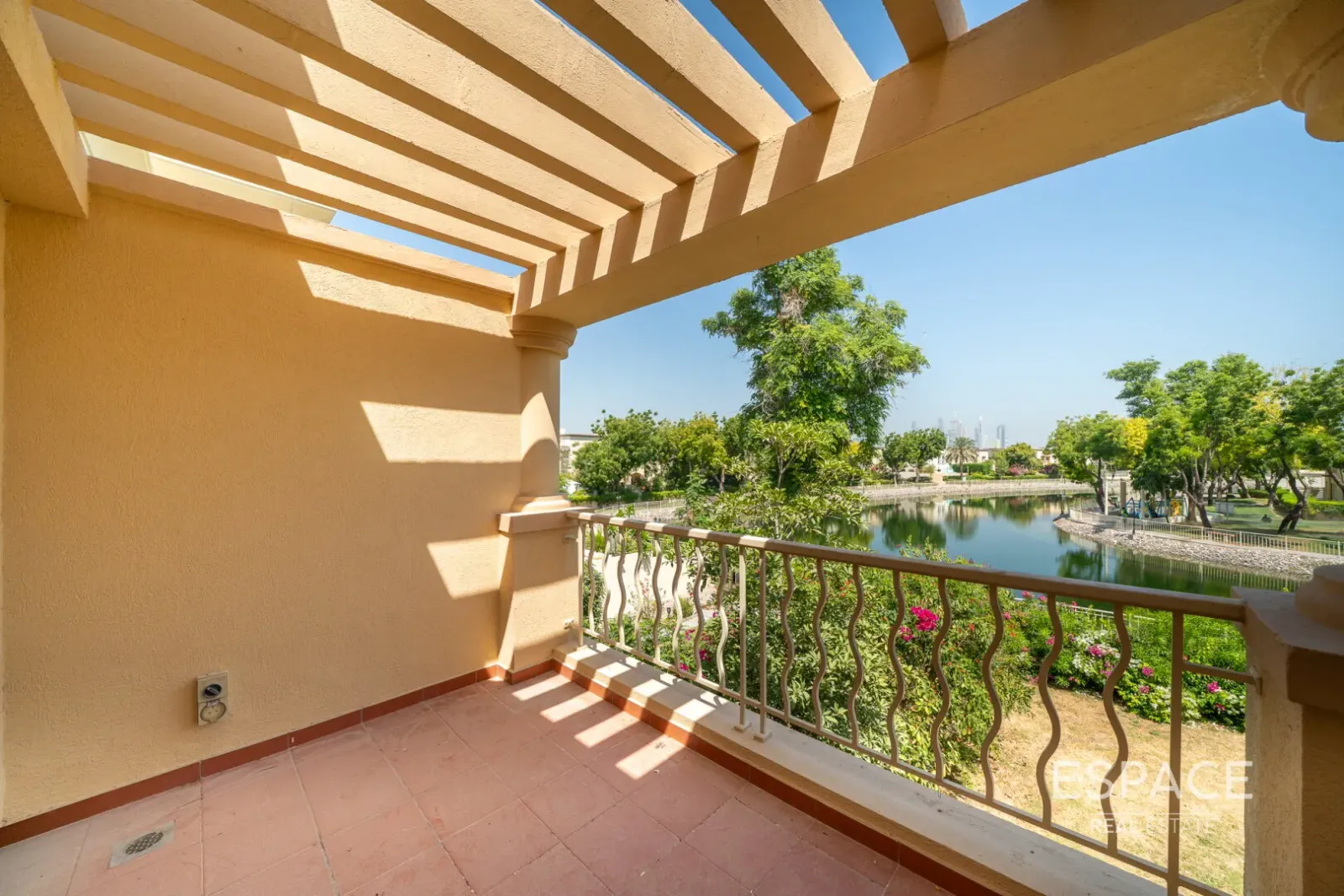 PropertiesGalleryCamera