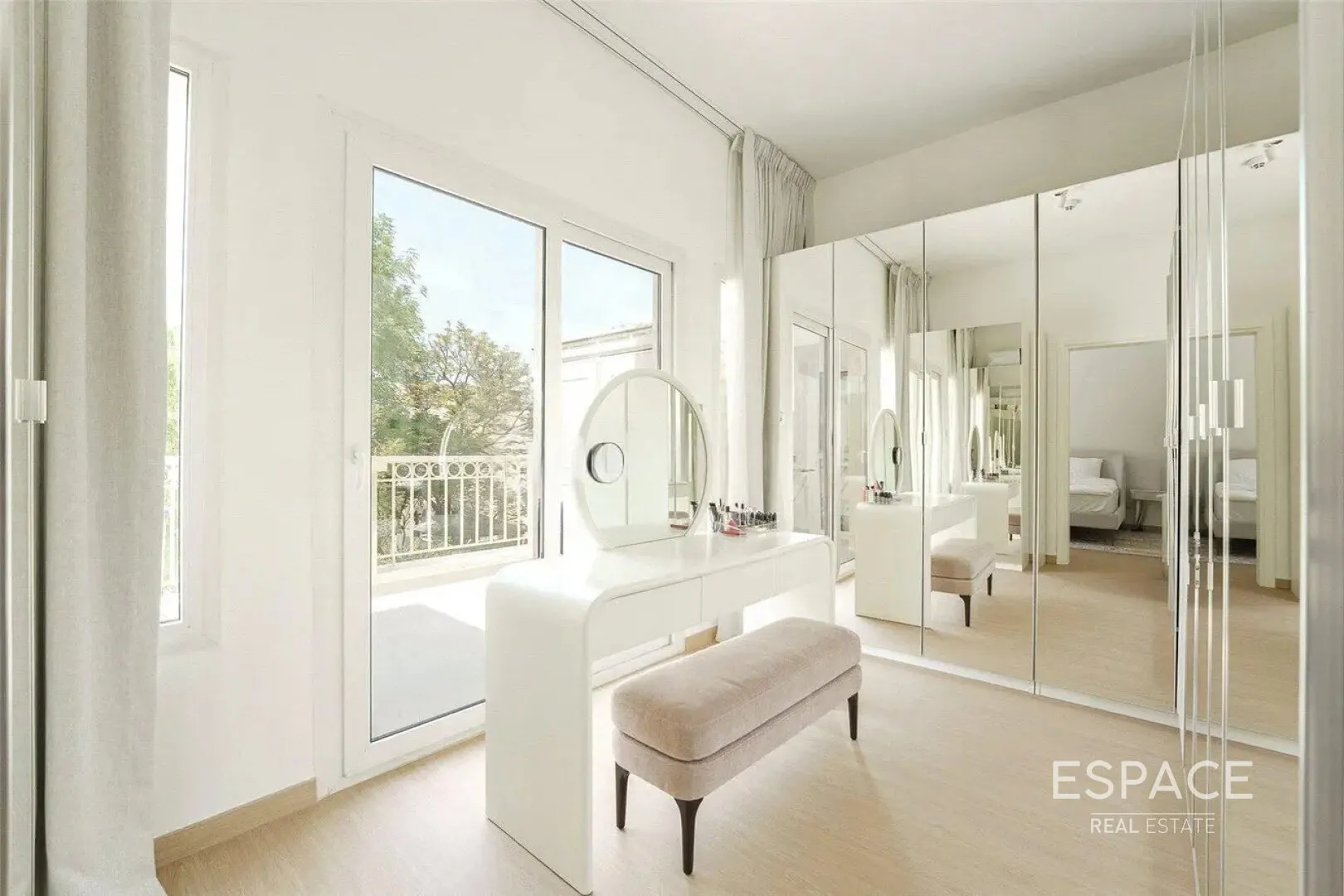 PropertiesGalleryCamera