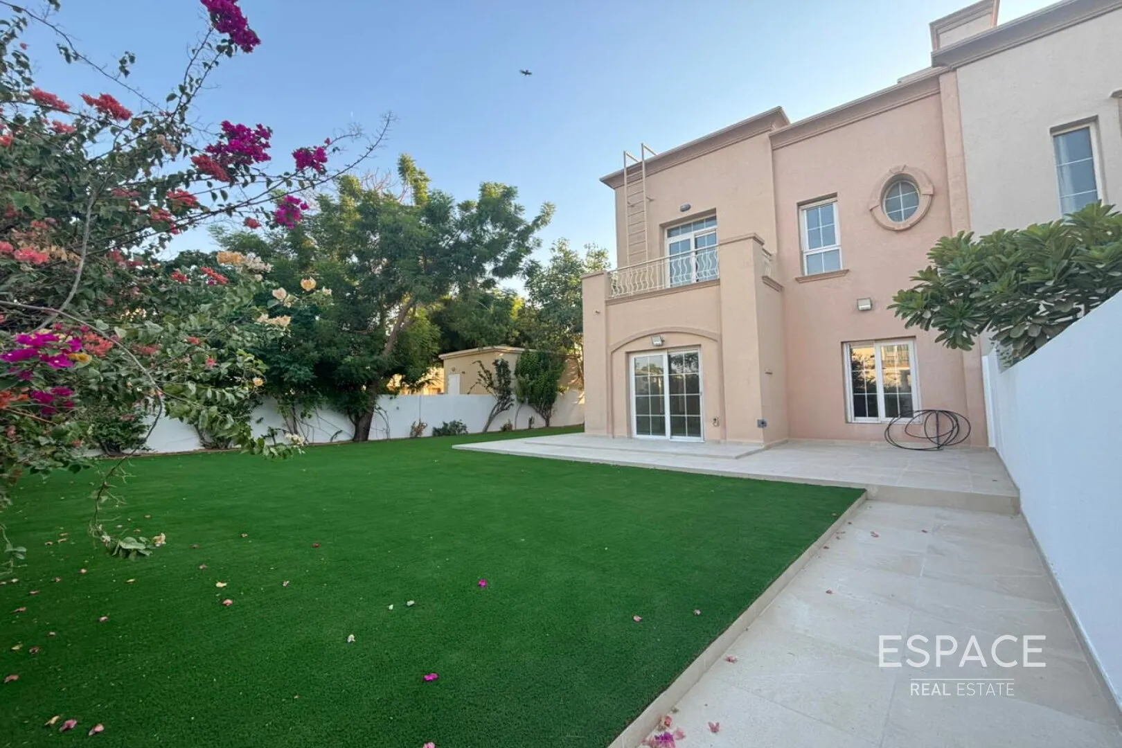 PropertiesGalleryCamera