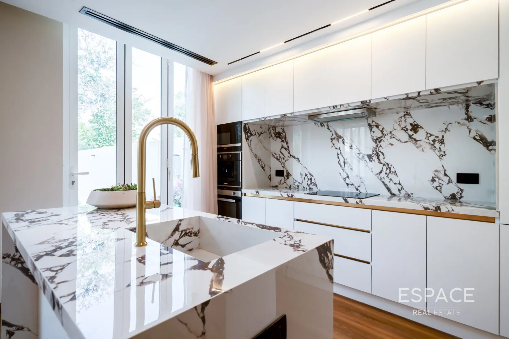 single static gallery