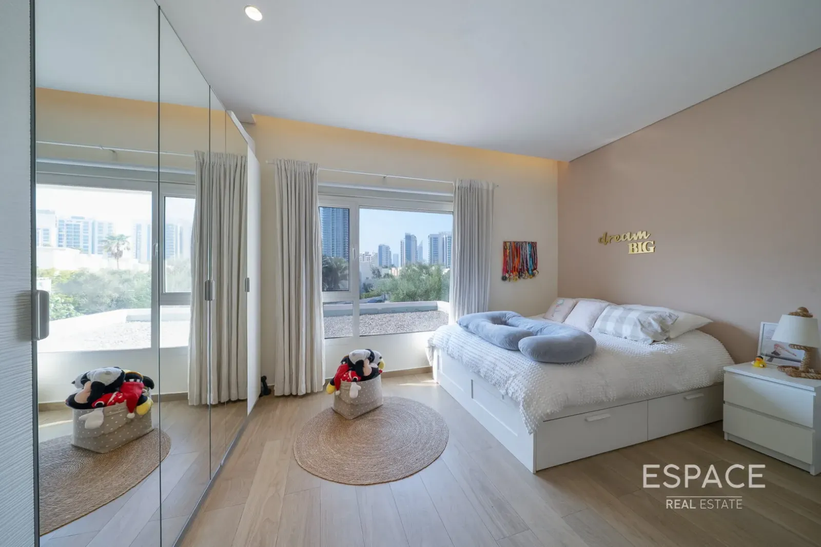 PropertiesGalleryCamera
