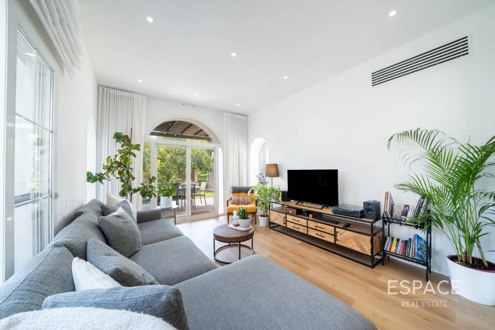 PropertiesGalleryCamera