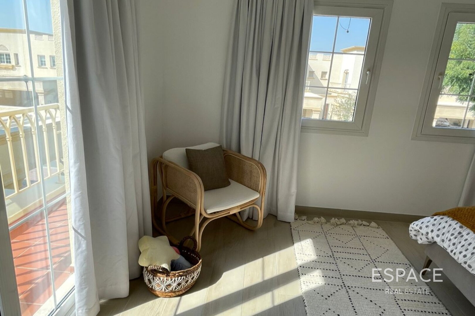 PropertiesGalleryCamera