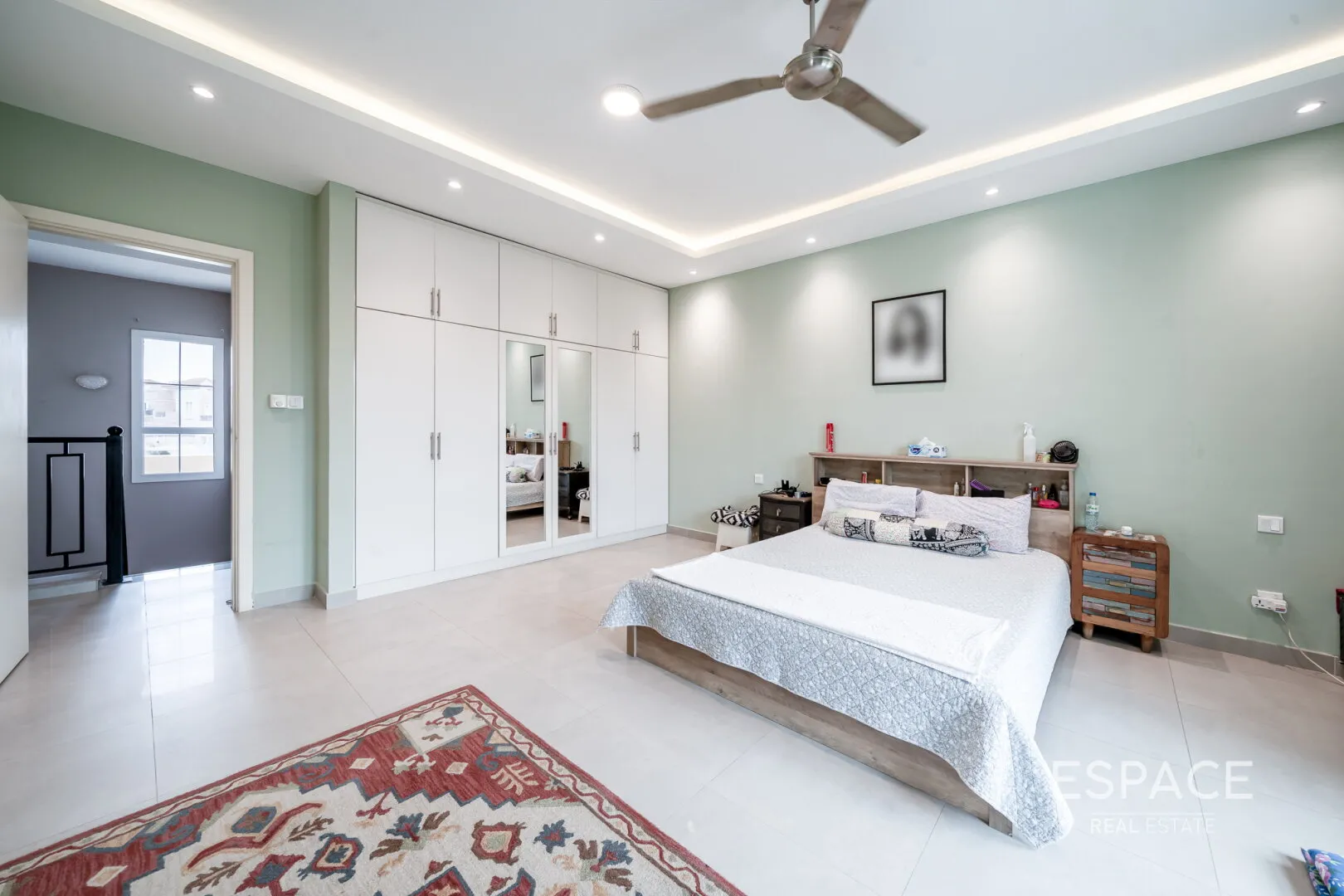 single static gallery