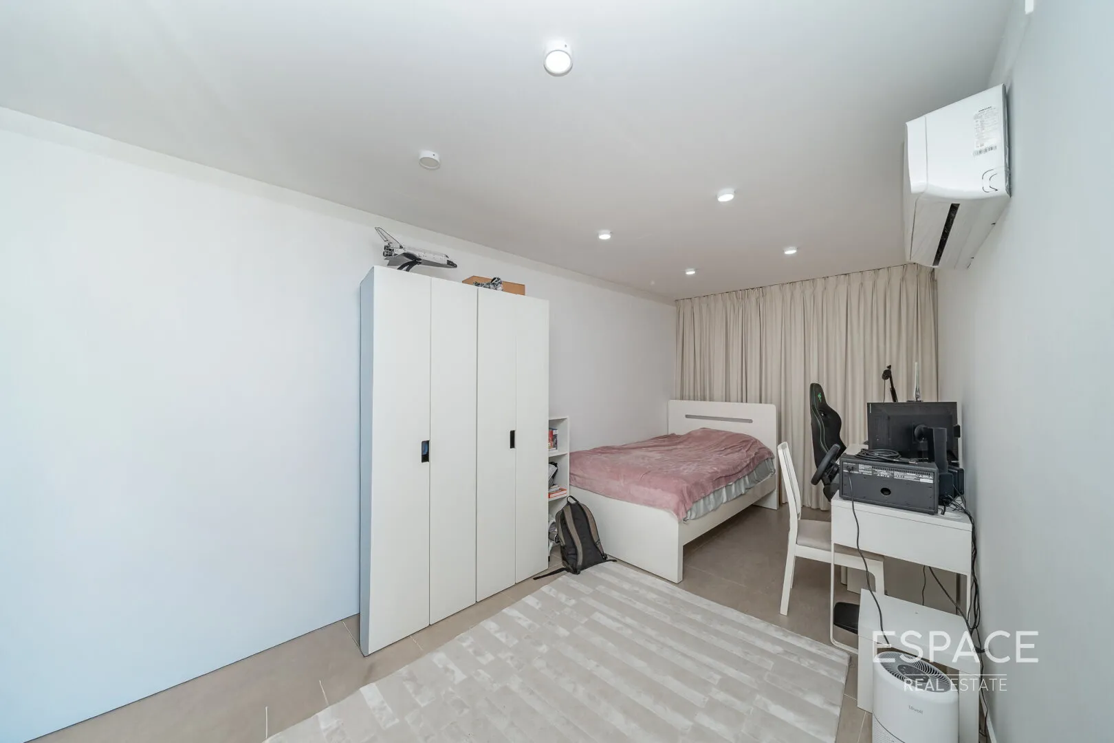 single static gallery