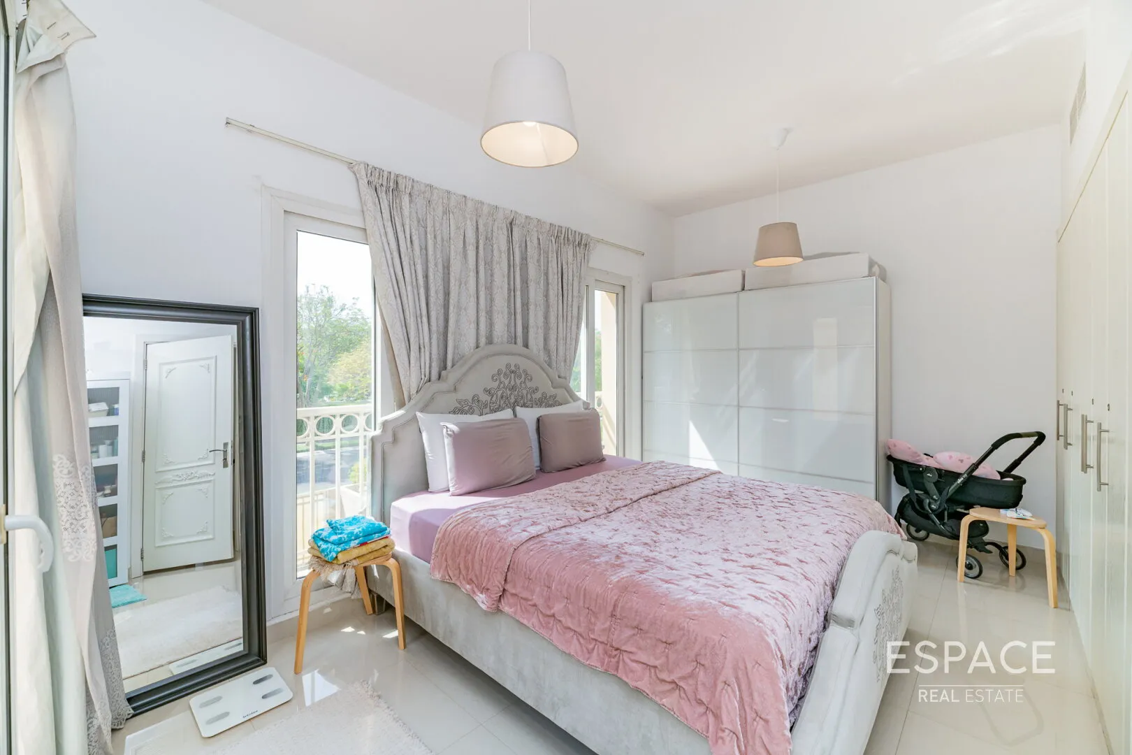 PropertiesGalleryCamera